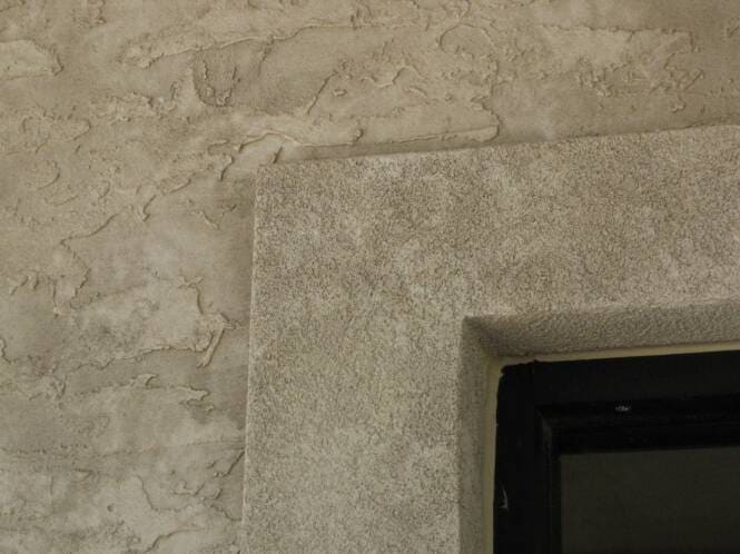 Limestone-look finish returning into a window opening