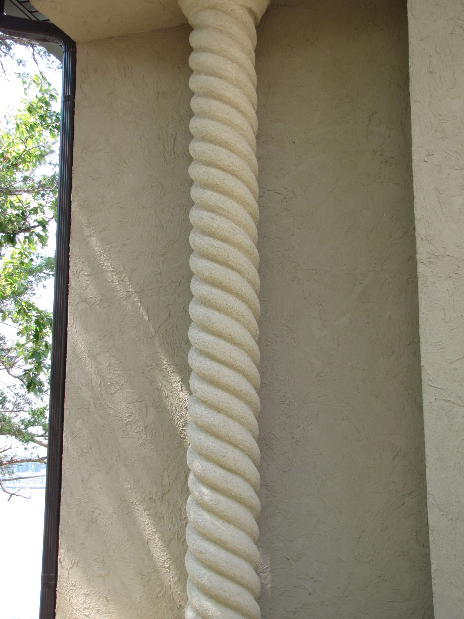 Rope-twist column detail in stucco
